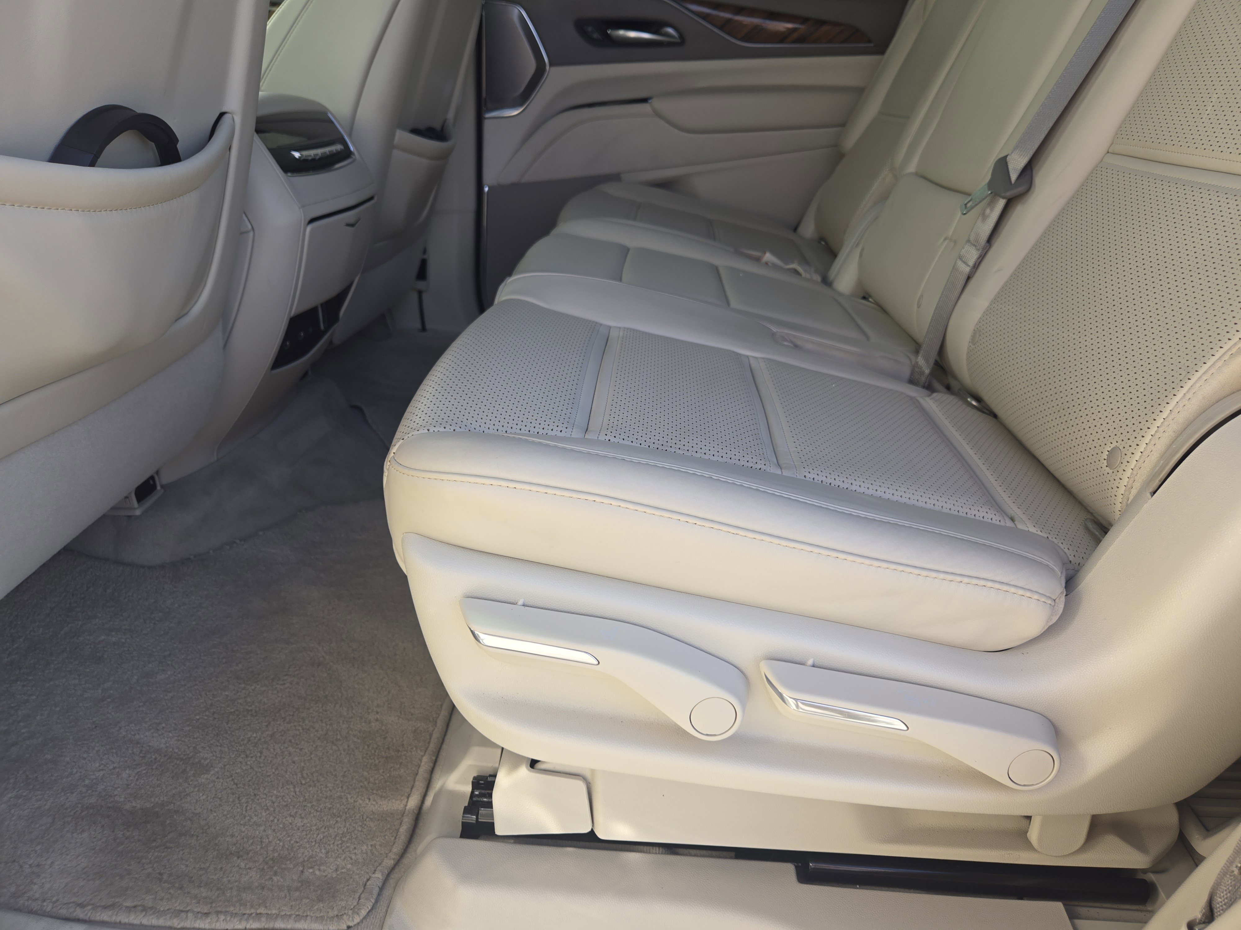 Used 2022 Cadillac Escalade Sport Platinum w/ Heavy-Duty Trailer Package image 34