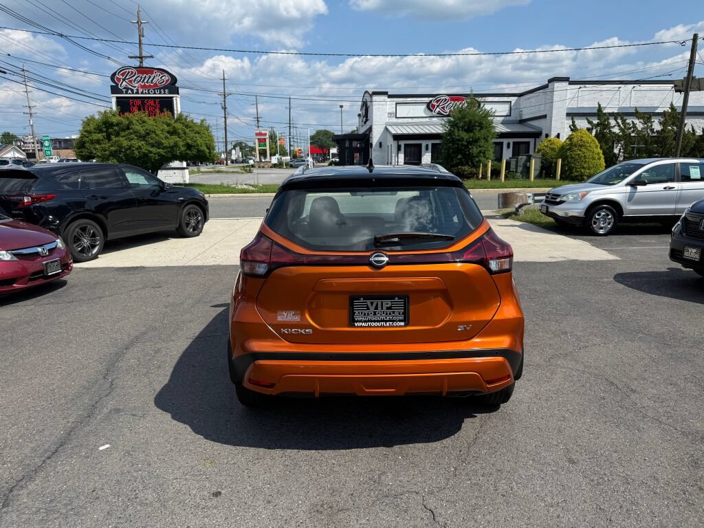 Used 2023 Nissan Kicks SV FWD image 6