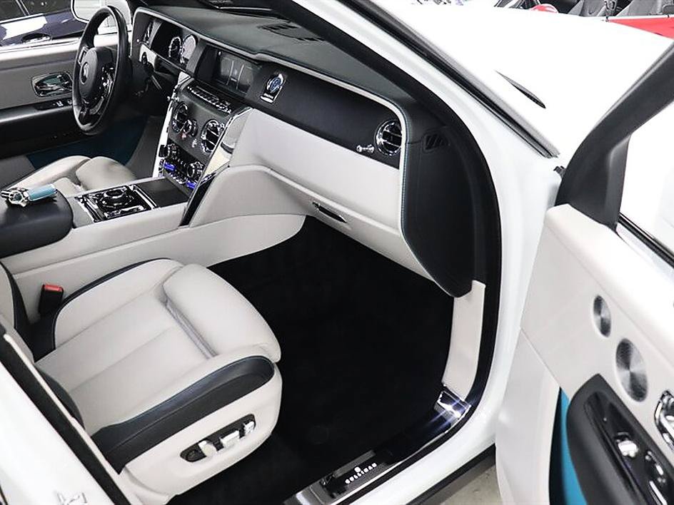 Used 2022 Rolls-Royce Cullinan w/ Cullinan Package AWD/4WD image 16