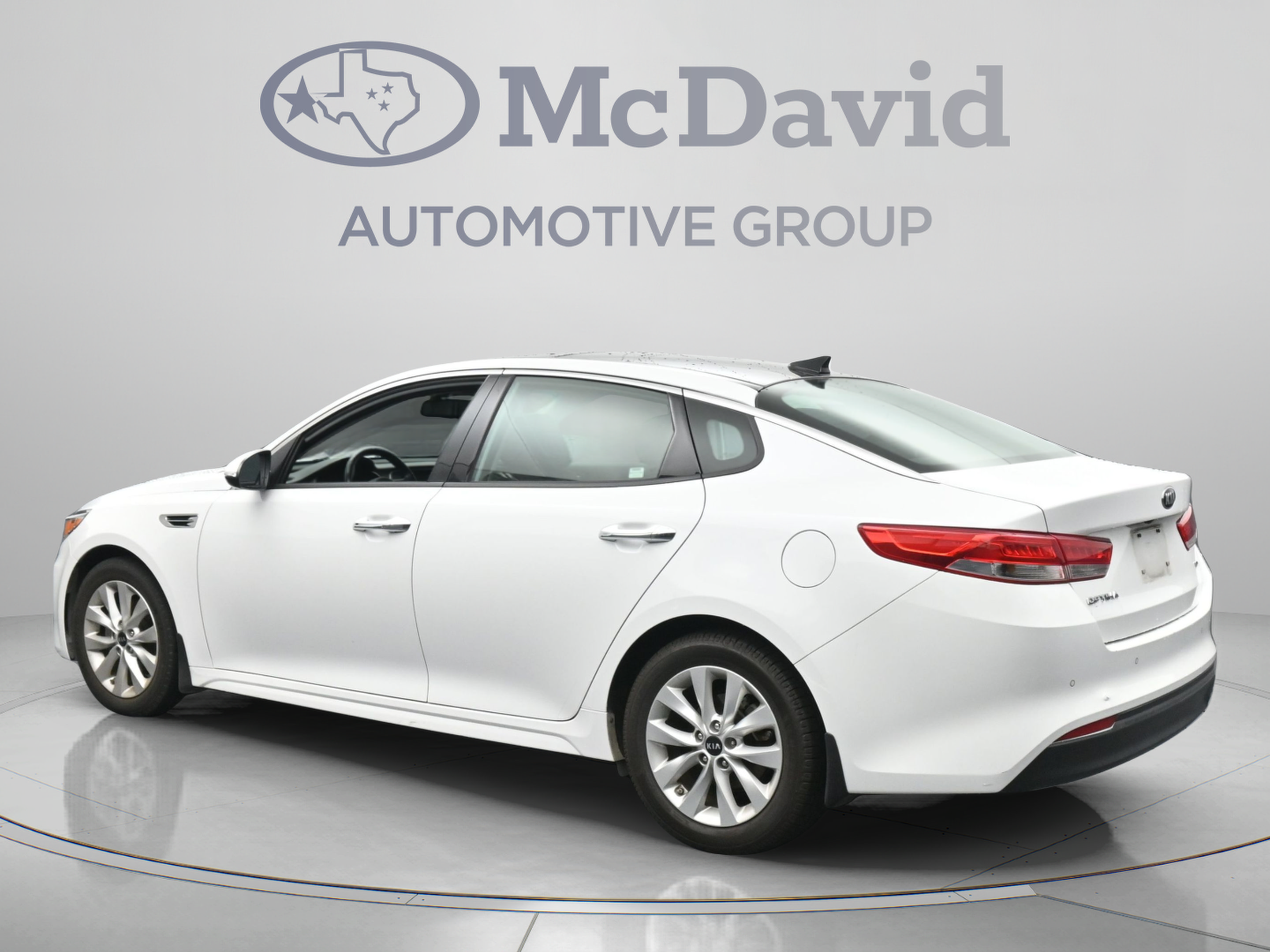 Used 2018 Kia Optima EX w/ Premium Package FWD image 6