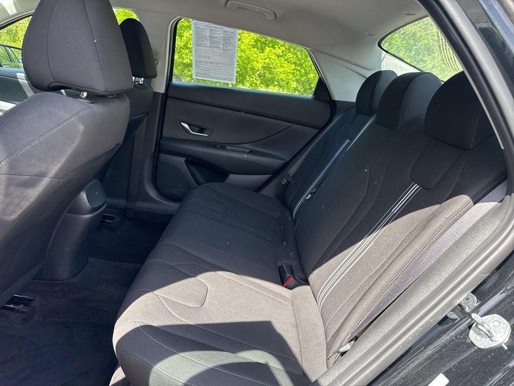 Used 2023 Hyundai Elantra SEL w/ Preferred Accessory Package FWD image 13