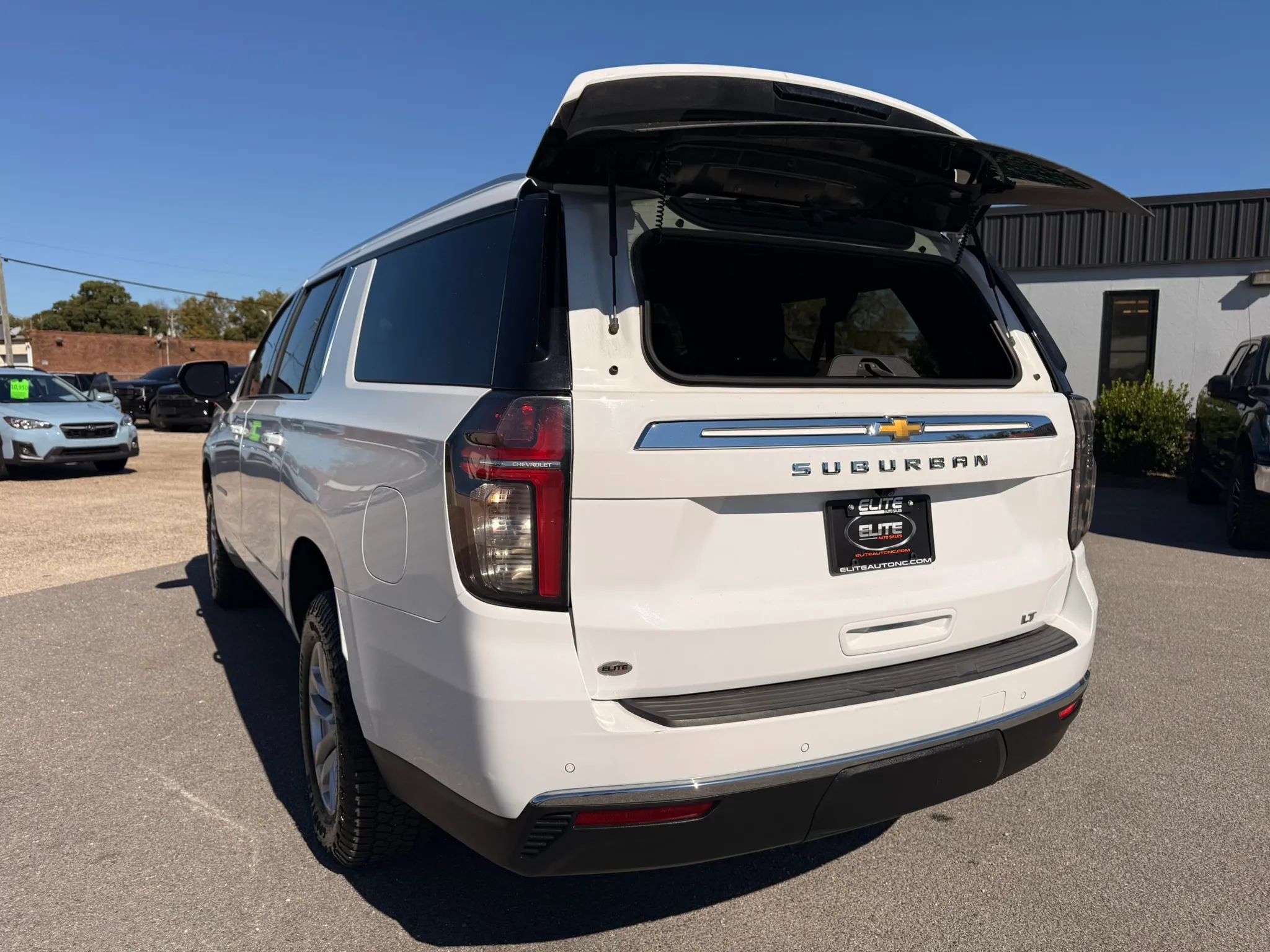 Used 2023 Chevrolet Suburban LT AWD/4WD image 42