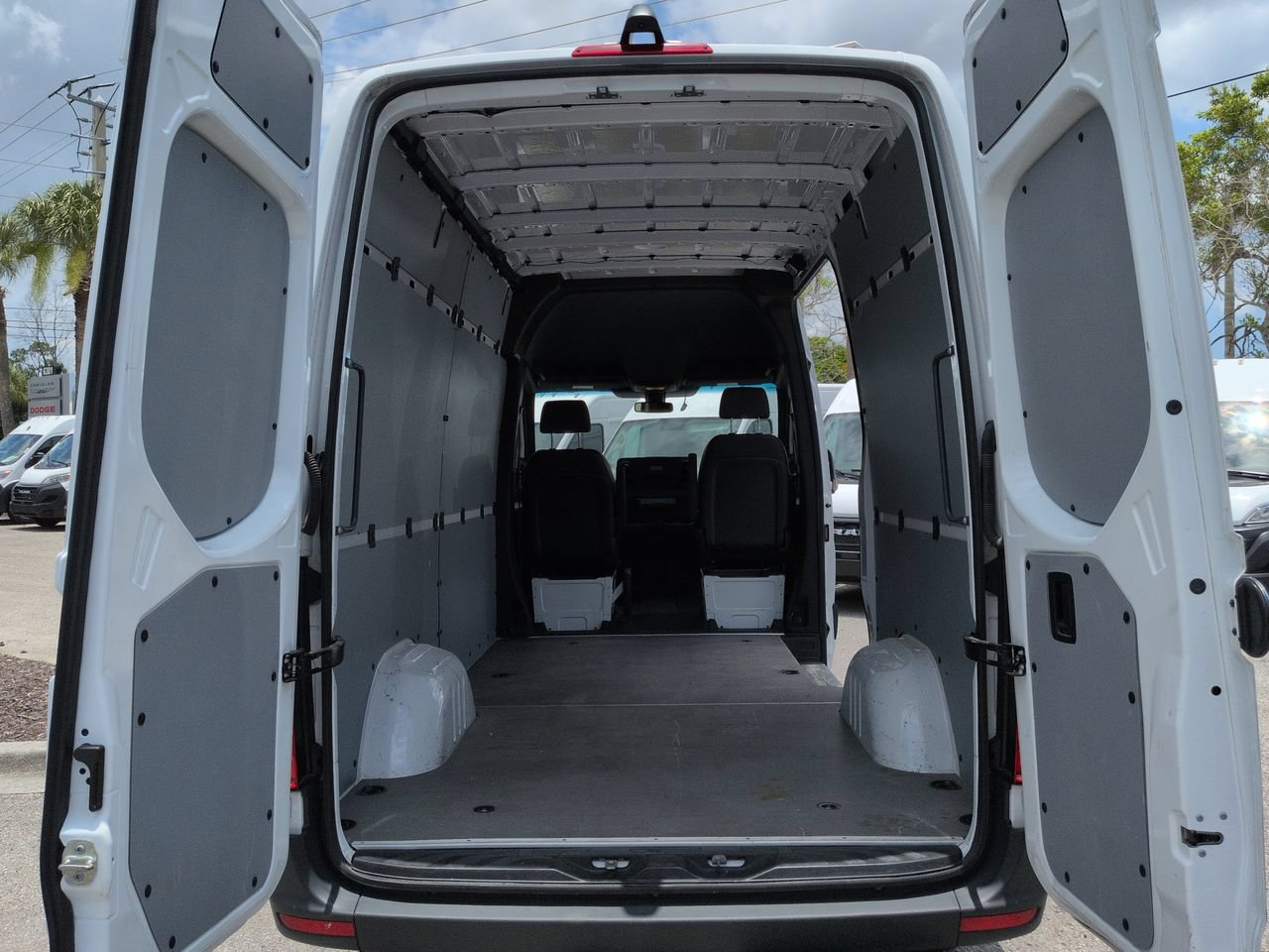 Used 2025 Mercedes-Benz Sprinter 2500 image 13