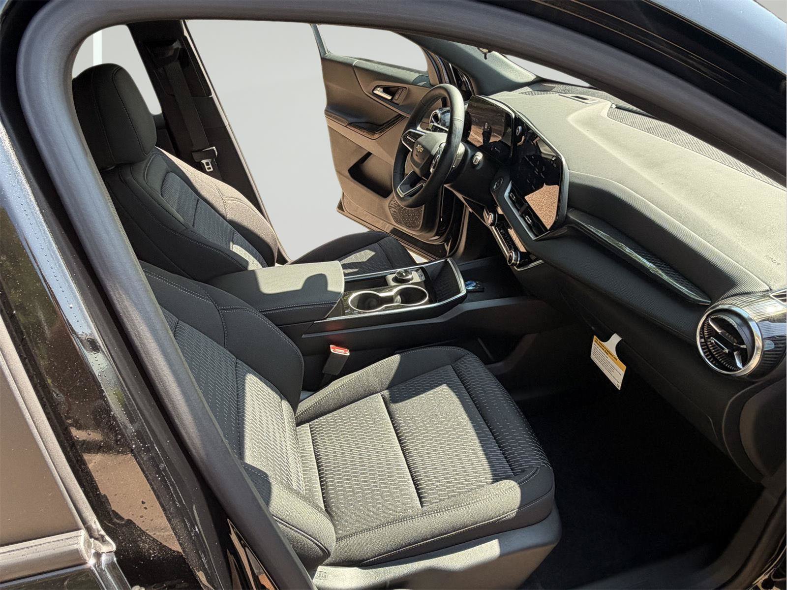 New 2027 Chevrolet Equinox LT FWD image 6