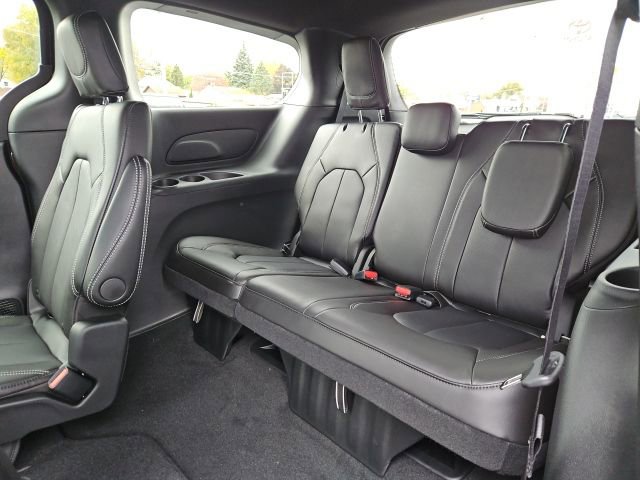 New 2026 Chrysler Pacifica Select FWD image 19