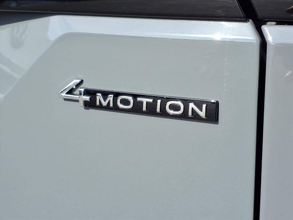 Certified 2025 Volkswagen Atlas Peak Edition SE image 19