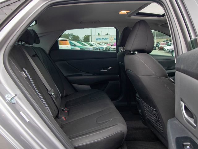 Used 2025 Hyundai Elantra SEL image 13