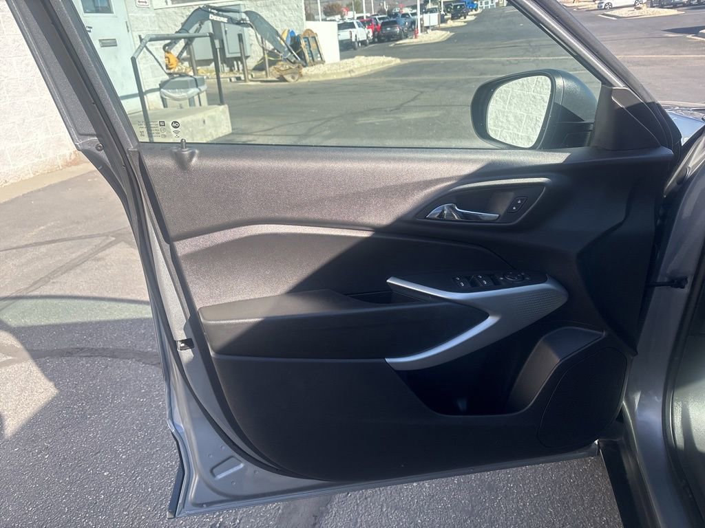 Used 2025 Chevrolet Trax LS image 12