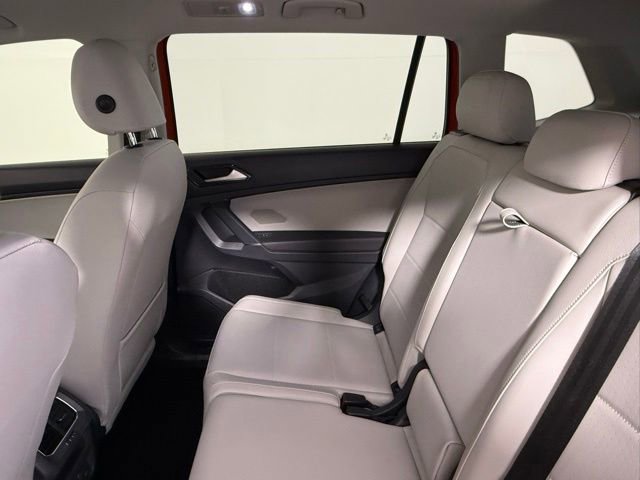 Used 2018 Volkswagen Tiguan SE w/ Panoramic Sunroof Package FWD image 37