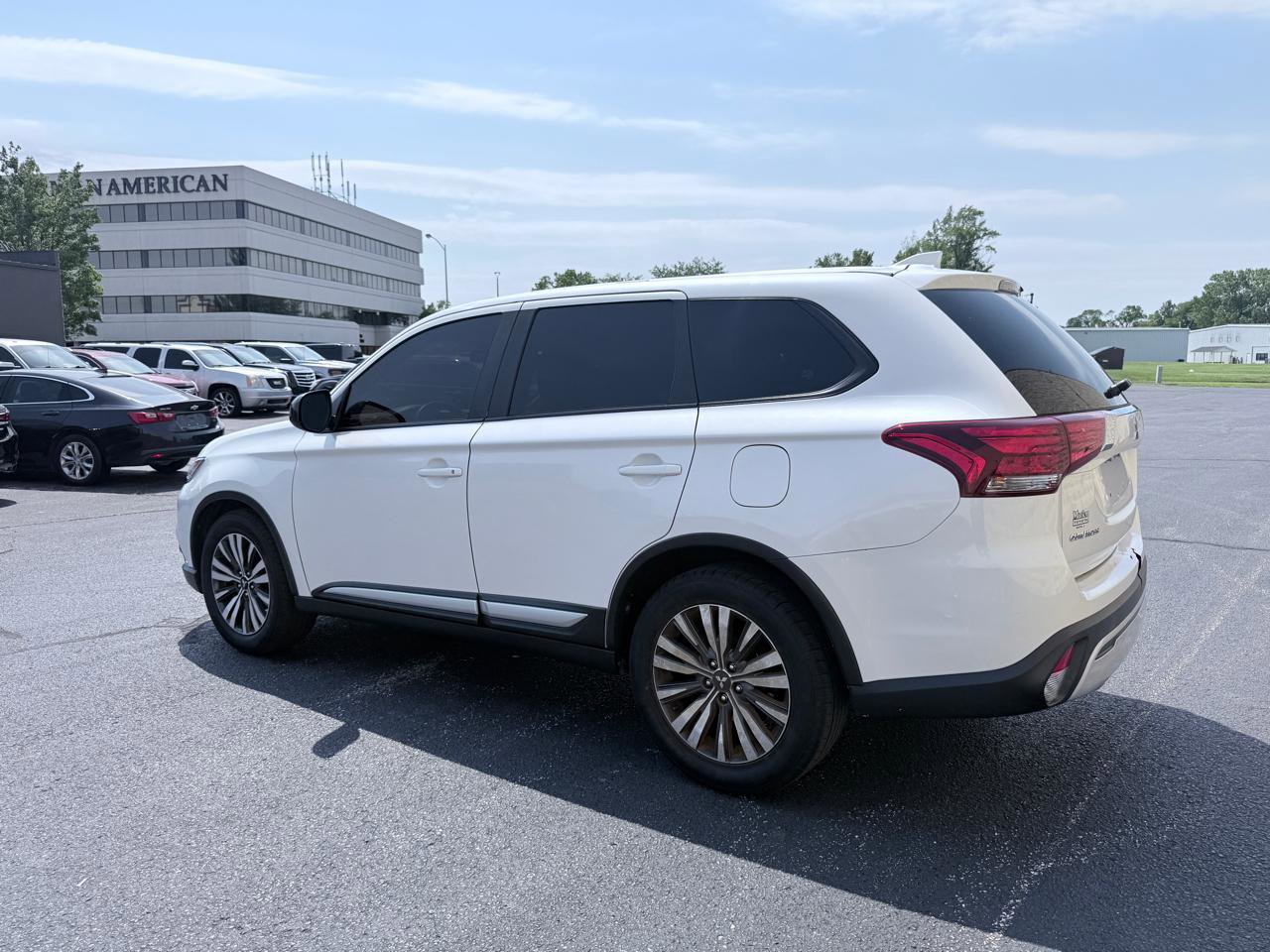 Used 2020 Mitsubishi Outlander ES FWD image 3
