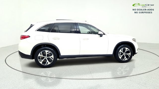 Used 2025 Mercedes-Benz GLC 350e 4MATIC image 10