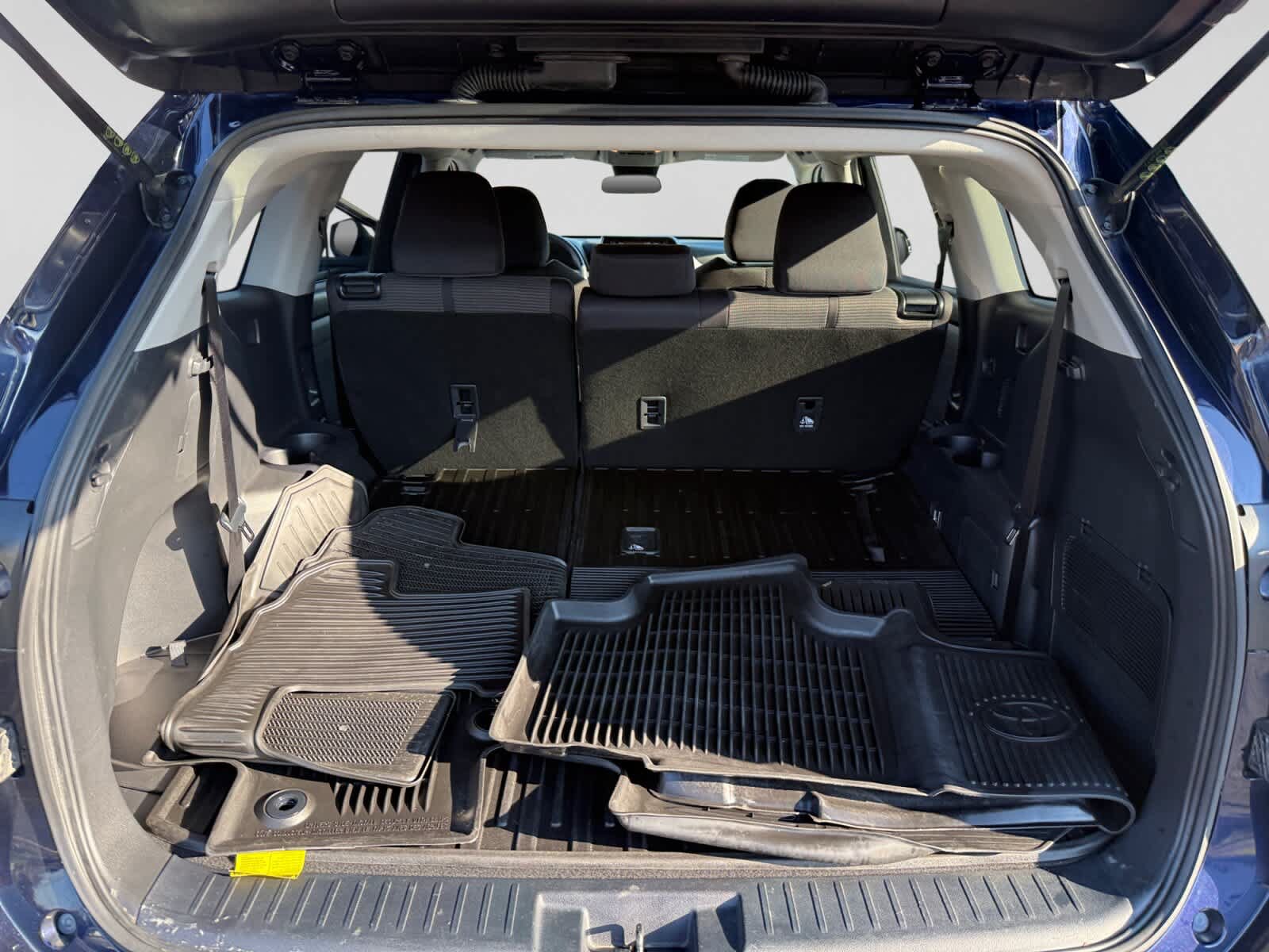 Used 2022 Toyota Highlander L FWD image 23