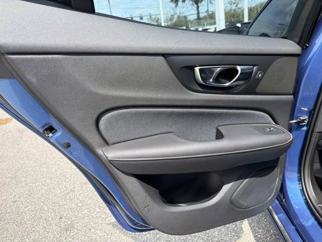 Used 2020 Volvo S60 T5 R-Design image 13