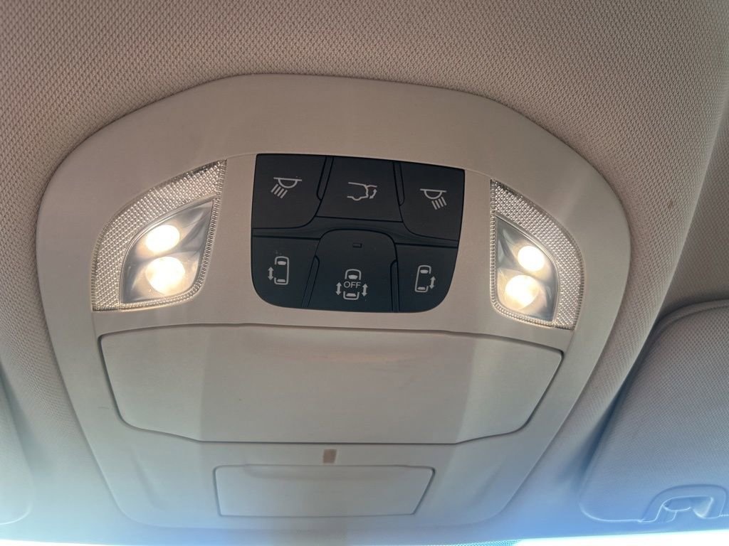 Used 2024 Chrysler Pacifica Touring-L image 31