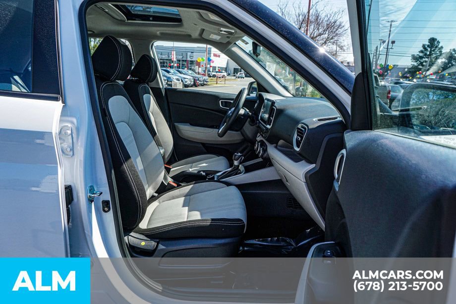 Used 2025 Hyundai Venue SEL image 23