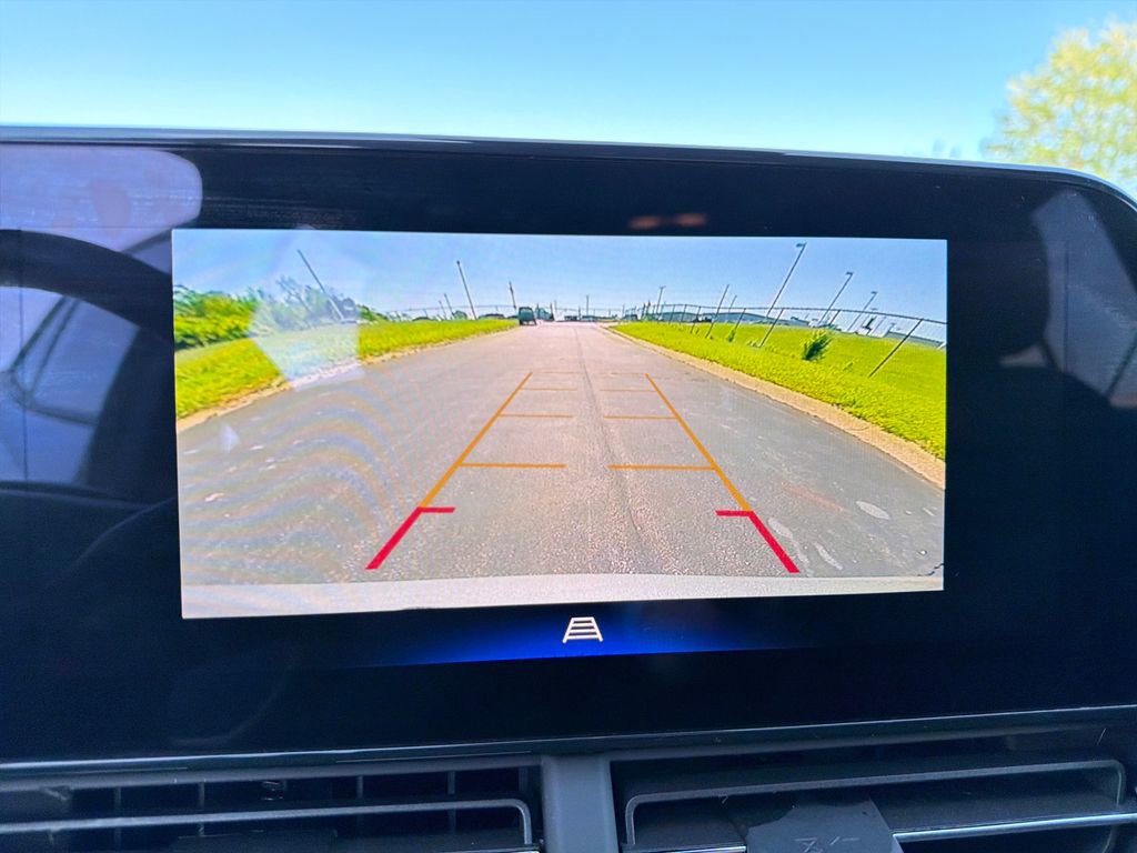 Used 2025 Chevrolet Trax RS w/ Driver Confidence Package FWD image 22