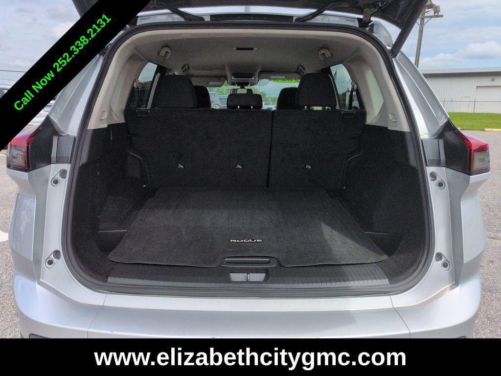 Used 2025 Nissan Rogue SV FWD image 21