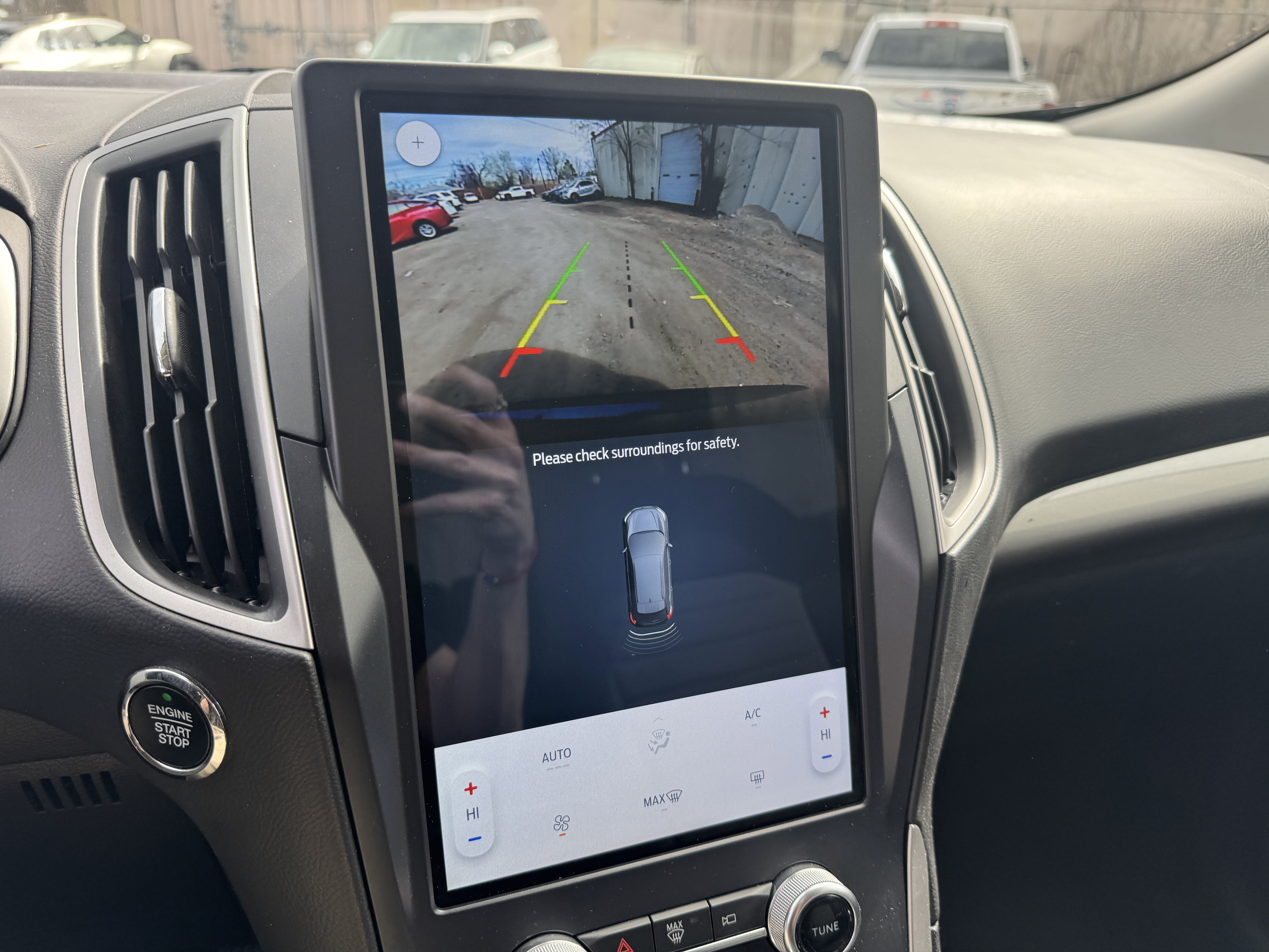 Used 2021 Ford Edge SE image 25