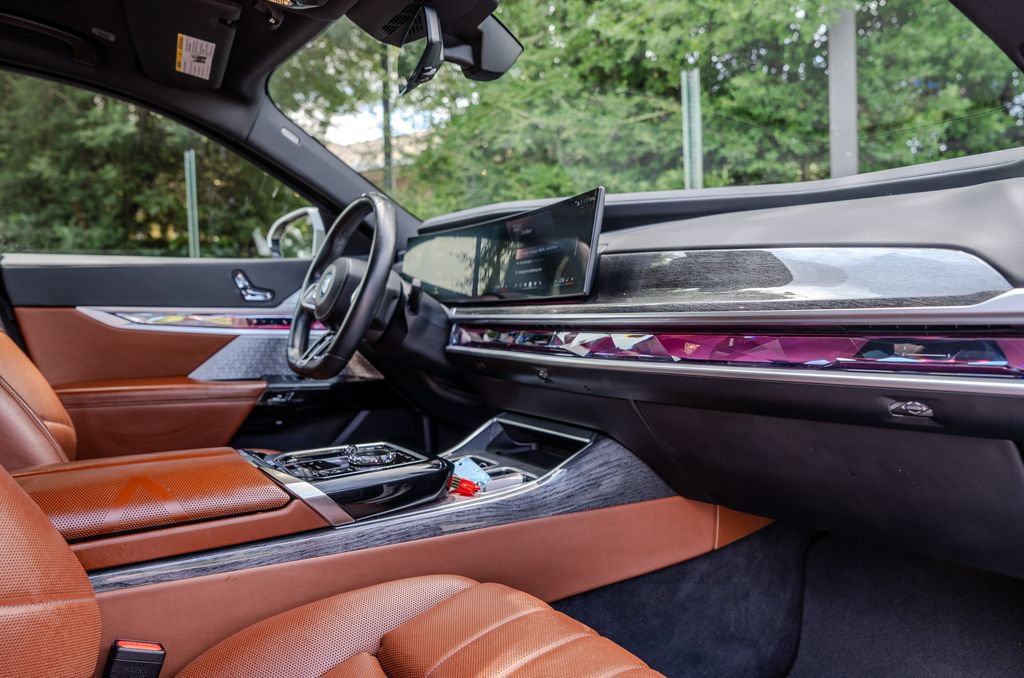 Used 2023 BMW i7 xDrive60 AWD/4WD image 26