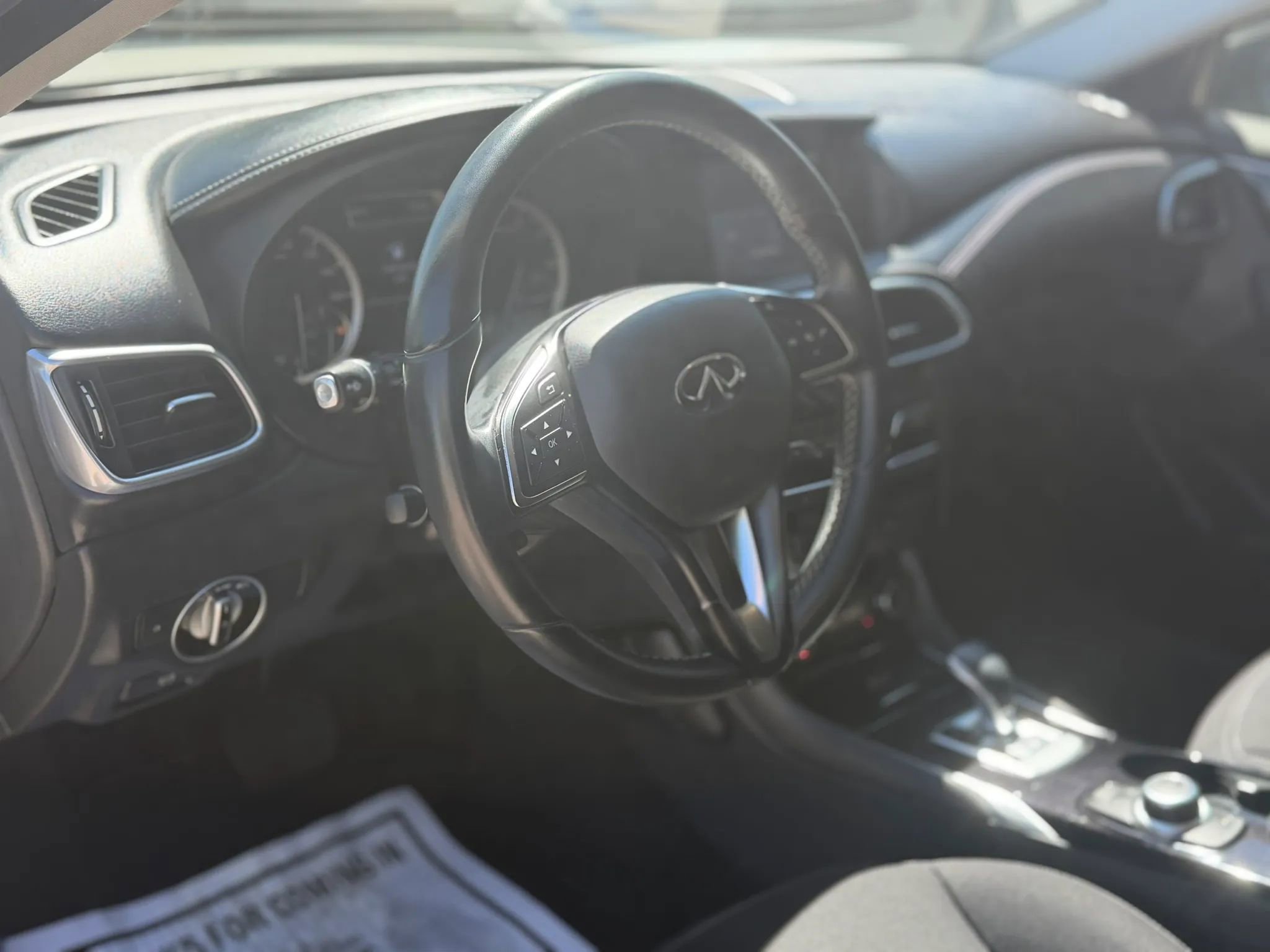 Used 2018 INFINITI QX30 image 11