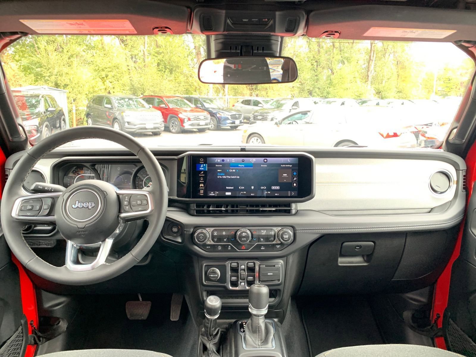 Used 2025 Jeep Wrangler Sahara image 32