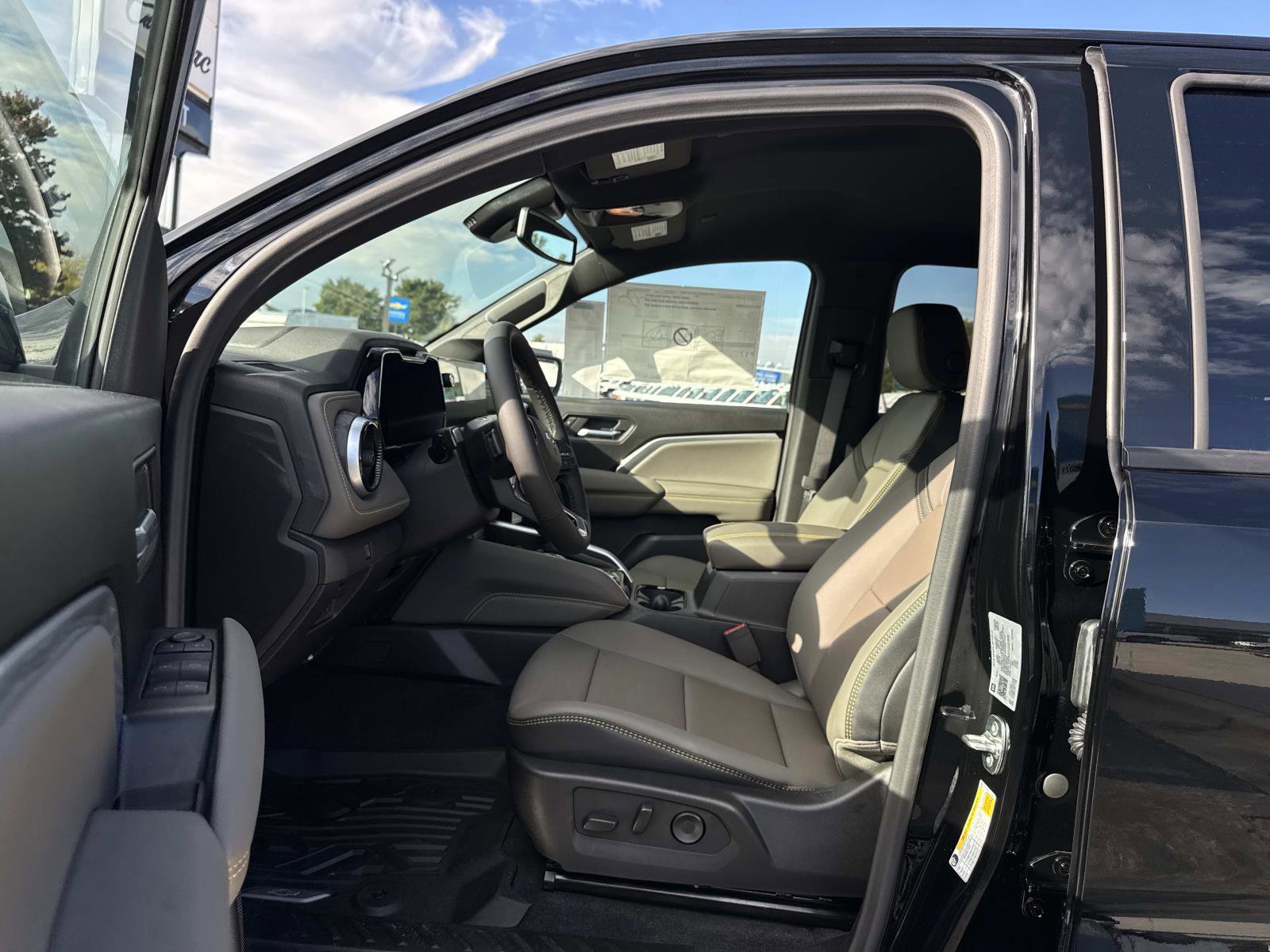 New 2026 Chevrolet Colorado ZR2 w/ Technology Package image 15