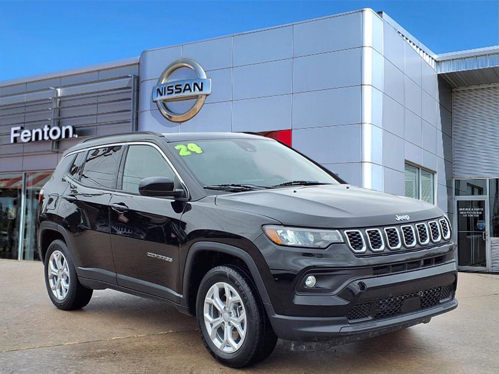 Used 2024 Jeep Compass Latitude image 1