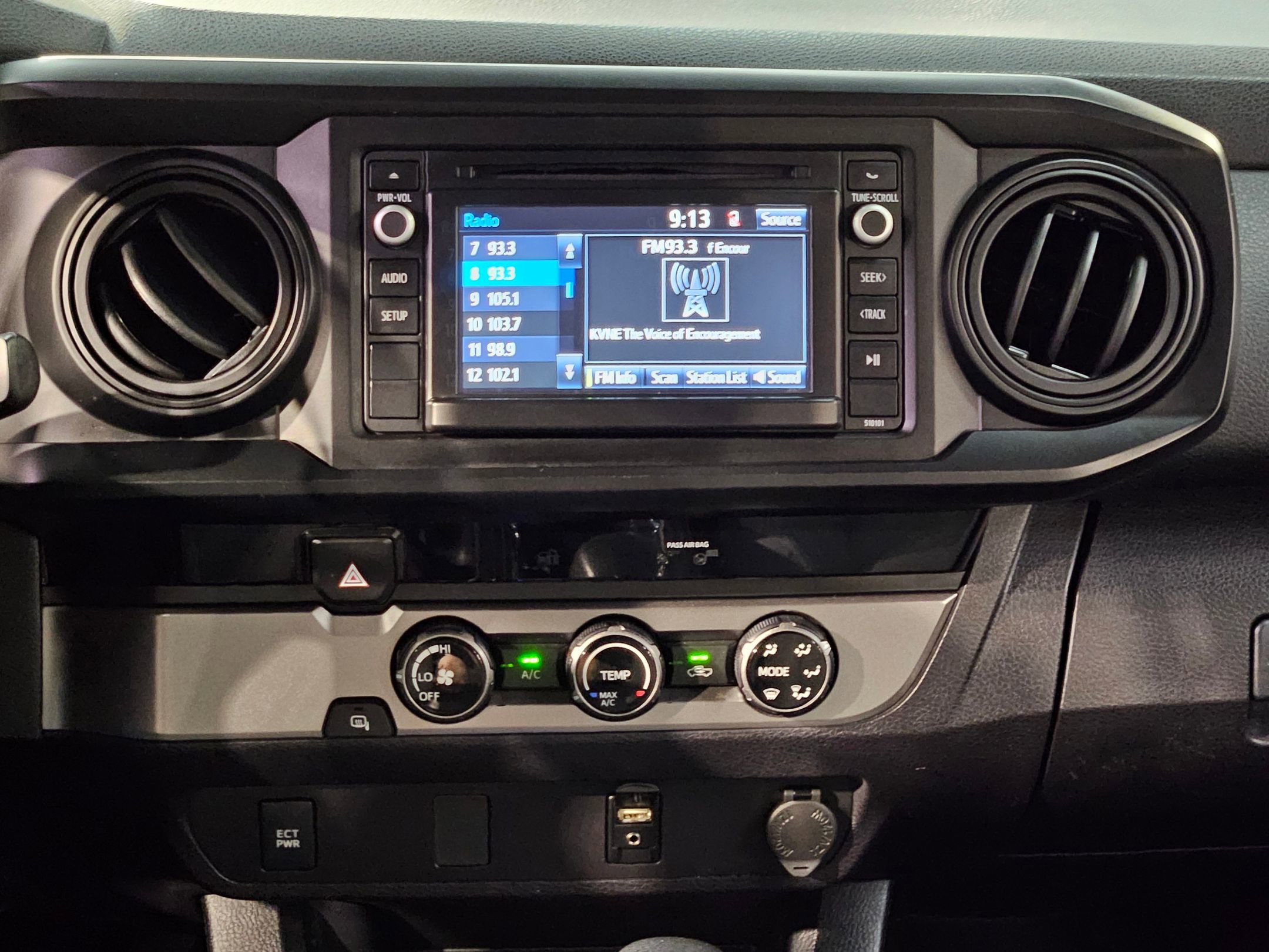 Used 2018 Toyota Tacoma SR w/ SR Convenience Package RWD image 16