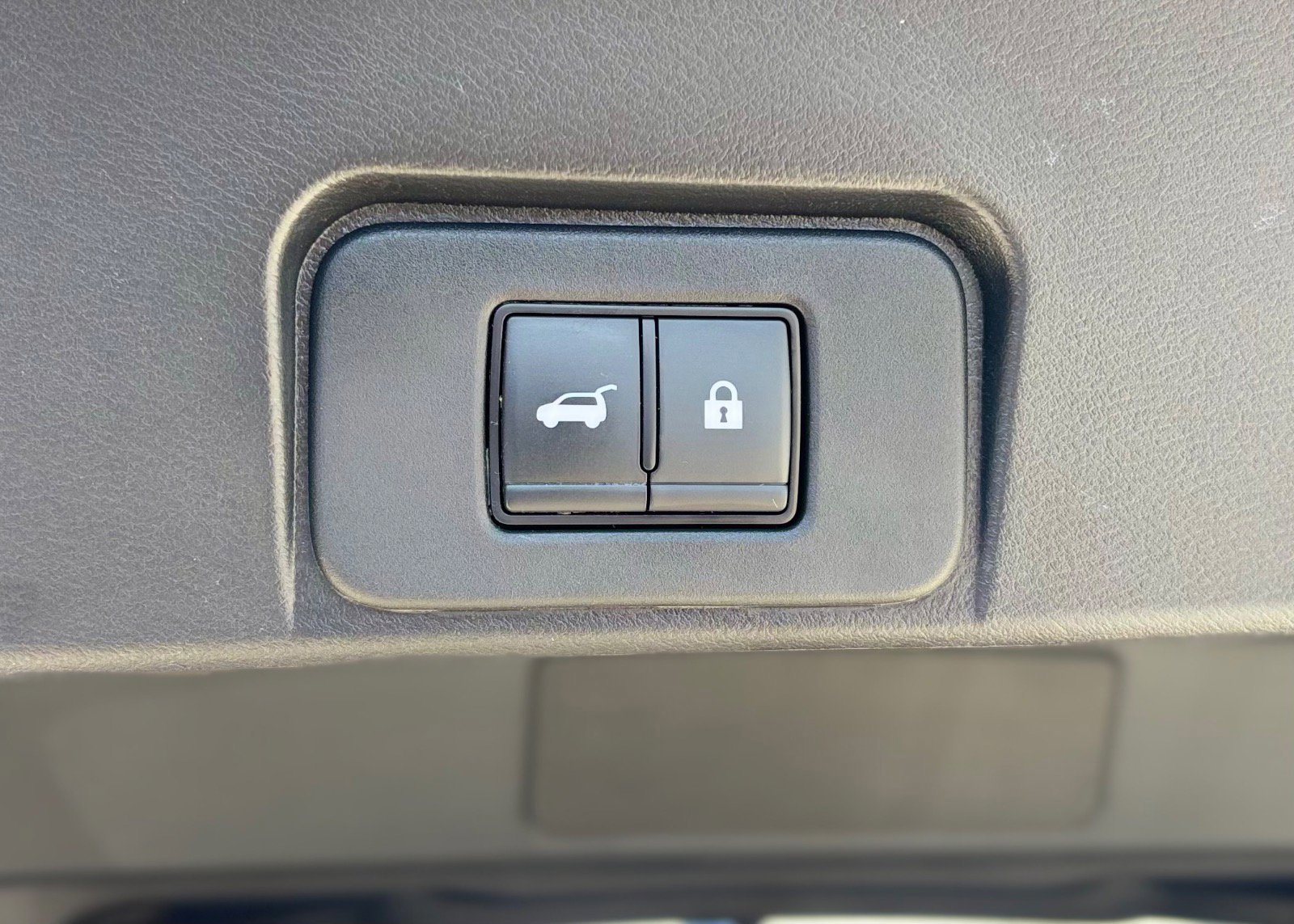 Used 2023 Nissan Rogue SV w/ SV Premium B Package image 8