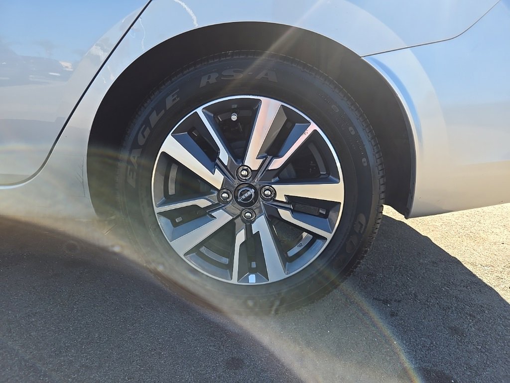 Used 2023 Nissan Versa SV image 16