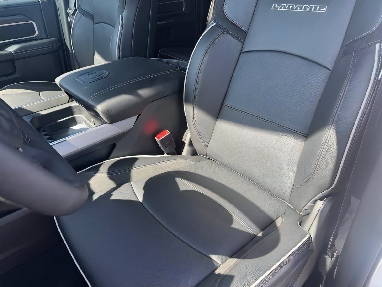 New 2026 RAM 2500 Laramie AWD/4WD image 12