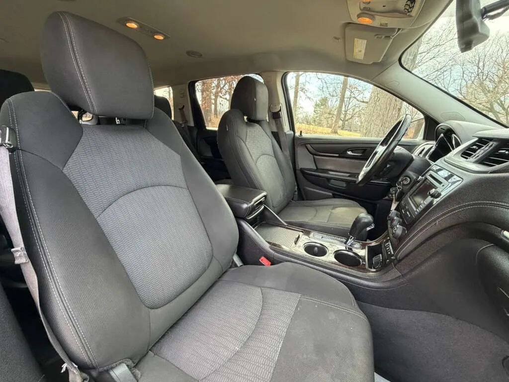 Used 2015 Chevrolet Traverse LT w/ Style and Technology Package AWD/4WD image 12