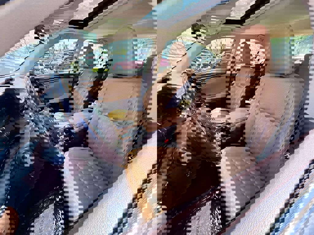 Used 2016 Lexus ES 350 w/ Luxury Package w/Wood Trim image 10