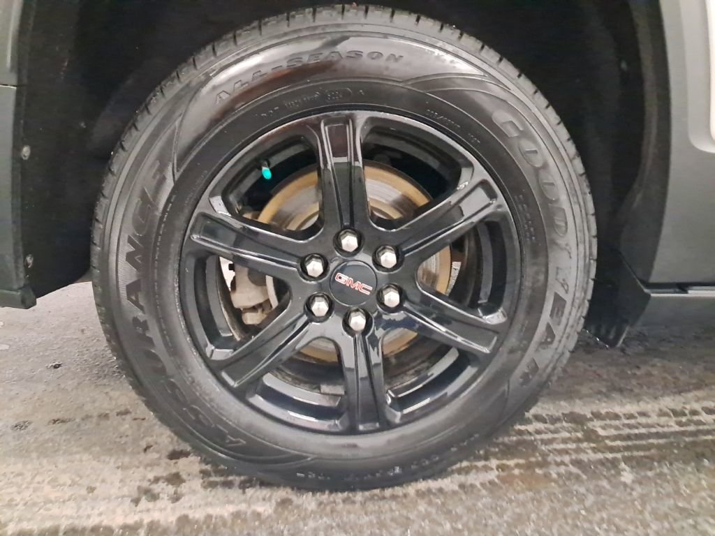 Used 2022 GMC Acadia AT4 w/ Technology Package image 31