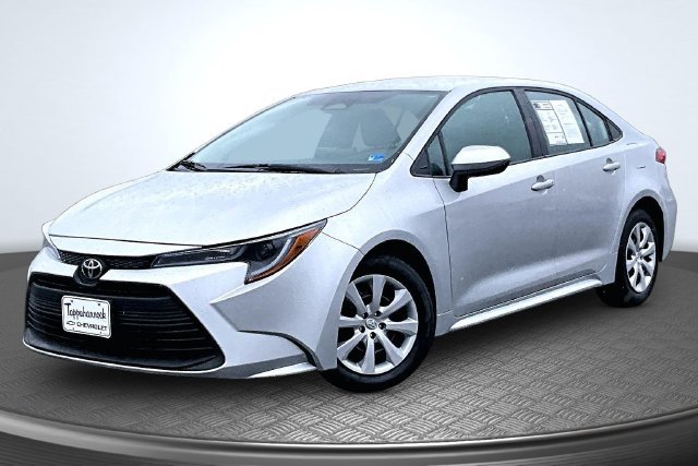 Used 2025 Toyota Corolla LE FWD image 1