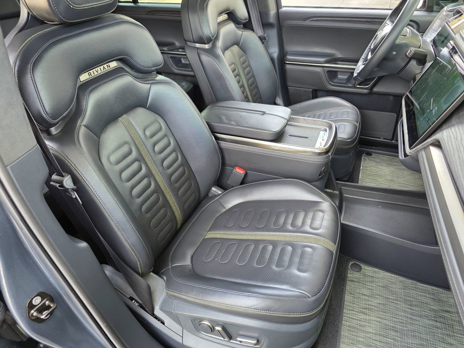 Used 2022 Rivian R1S Launch Edition image 33