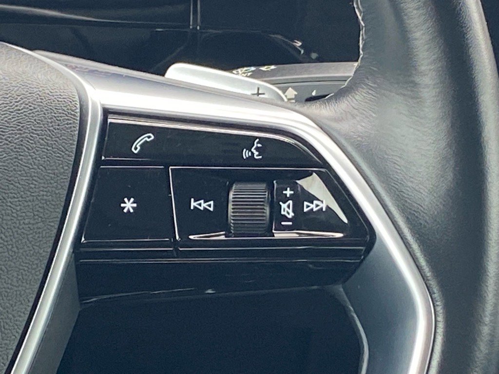 Used 2022 Audi e-tron Premium image 9