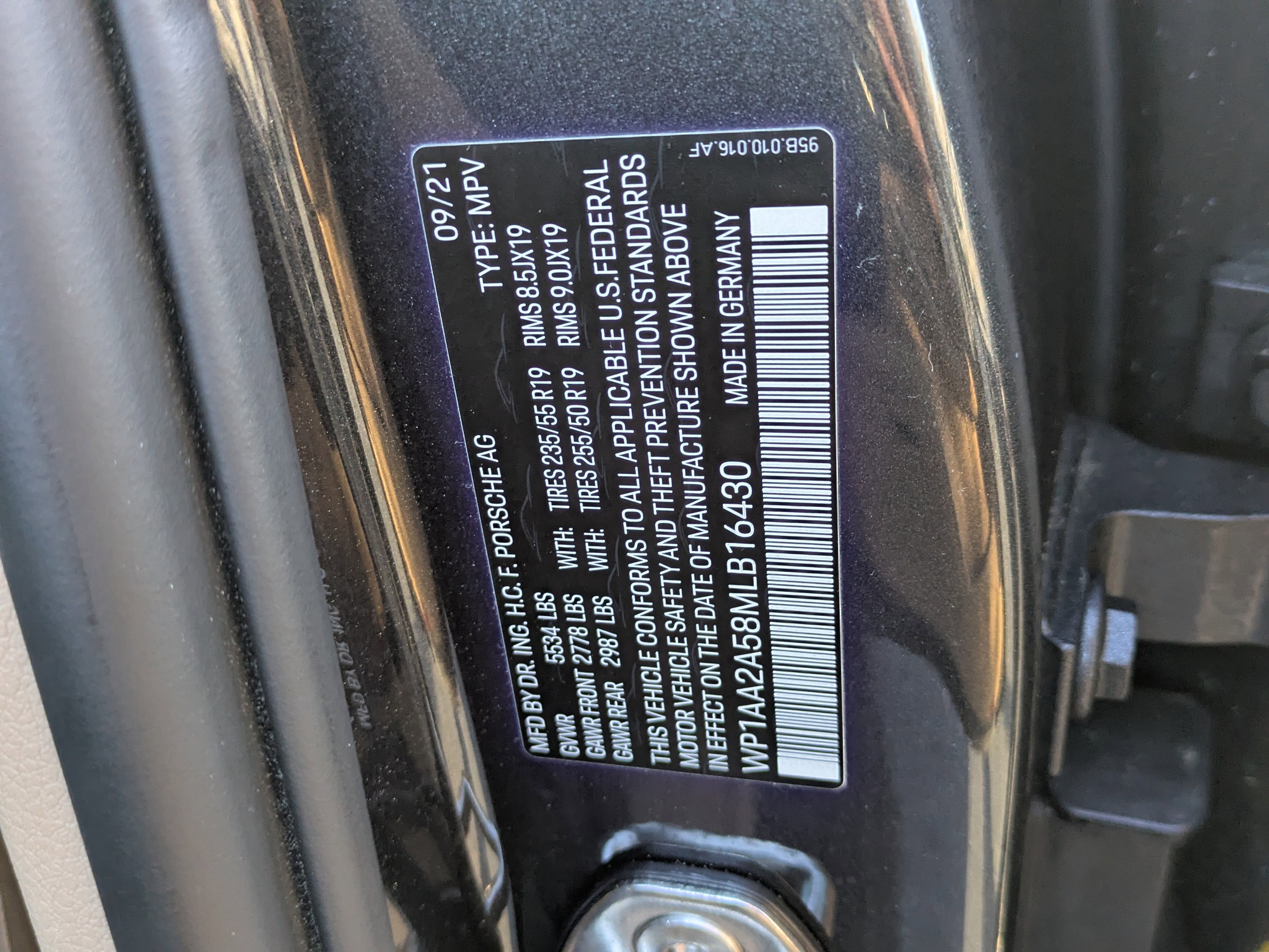 Used 2021 Porsche Macan image 40