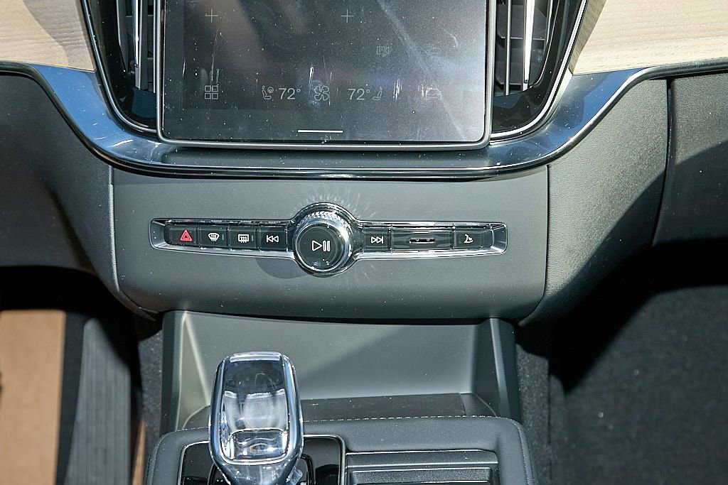 New 2026 Volvo XC90 B6 Plus w/ Protection Package image 28