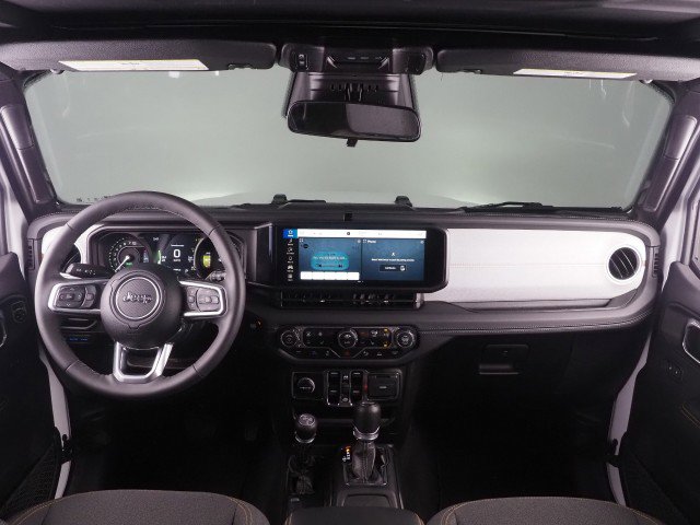 Used 2025 Jeep Wrangler 4xe Sahara w/ Safety Group AWD/4WD image 4
