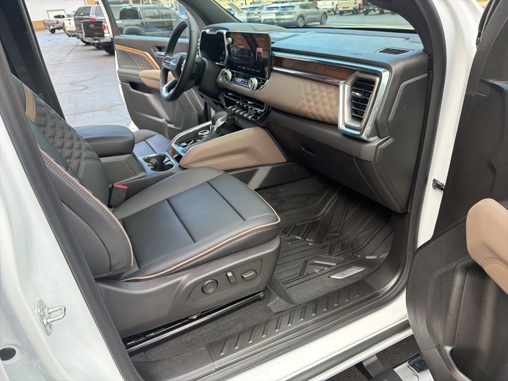 Used 2026 GMC Canyon Denali image 16