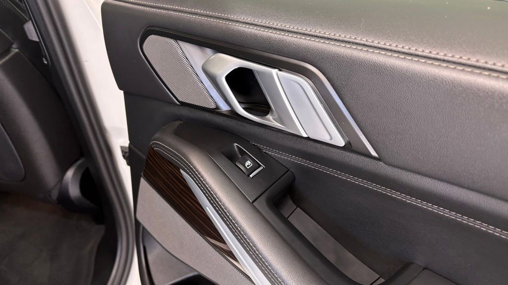 Used 2025 BMW X5 xDrive50e image 30