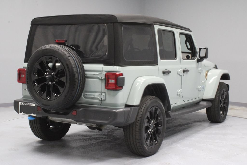 Used 2024 Jeep Wrangler Unlimited Sahara w/ Technology Group AWD/4WD image 11