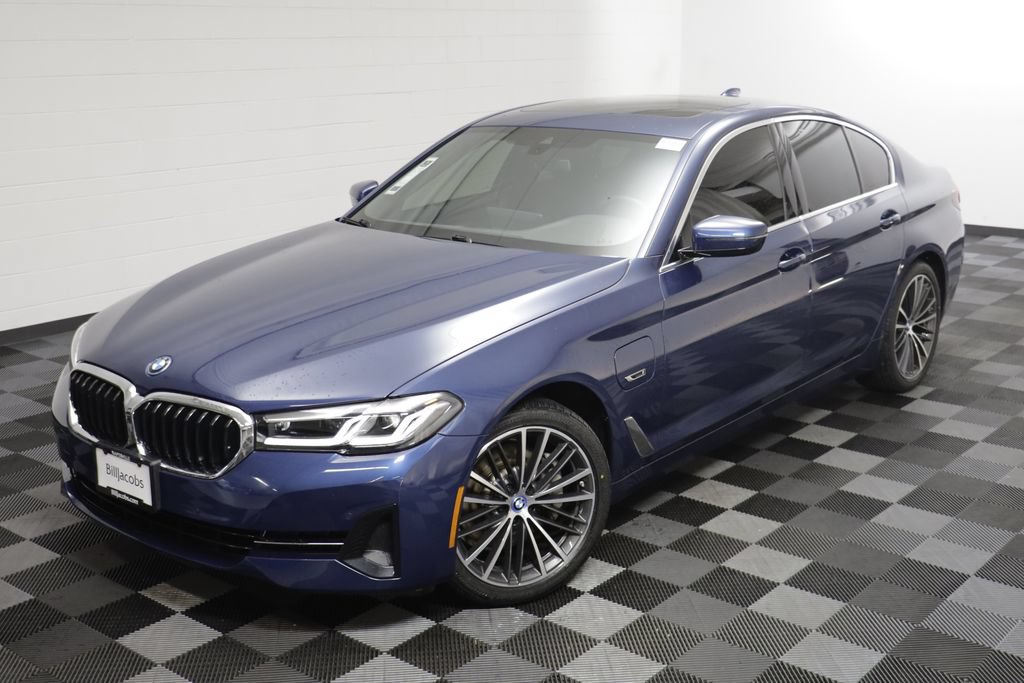 Used 2023 BMW 530e xDrive w/ Convenience Package AWD/4WD image 2