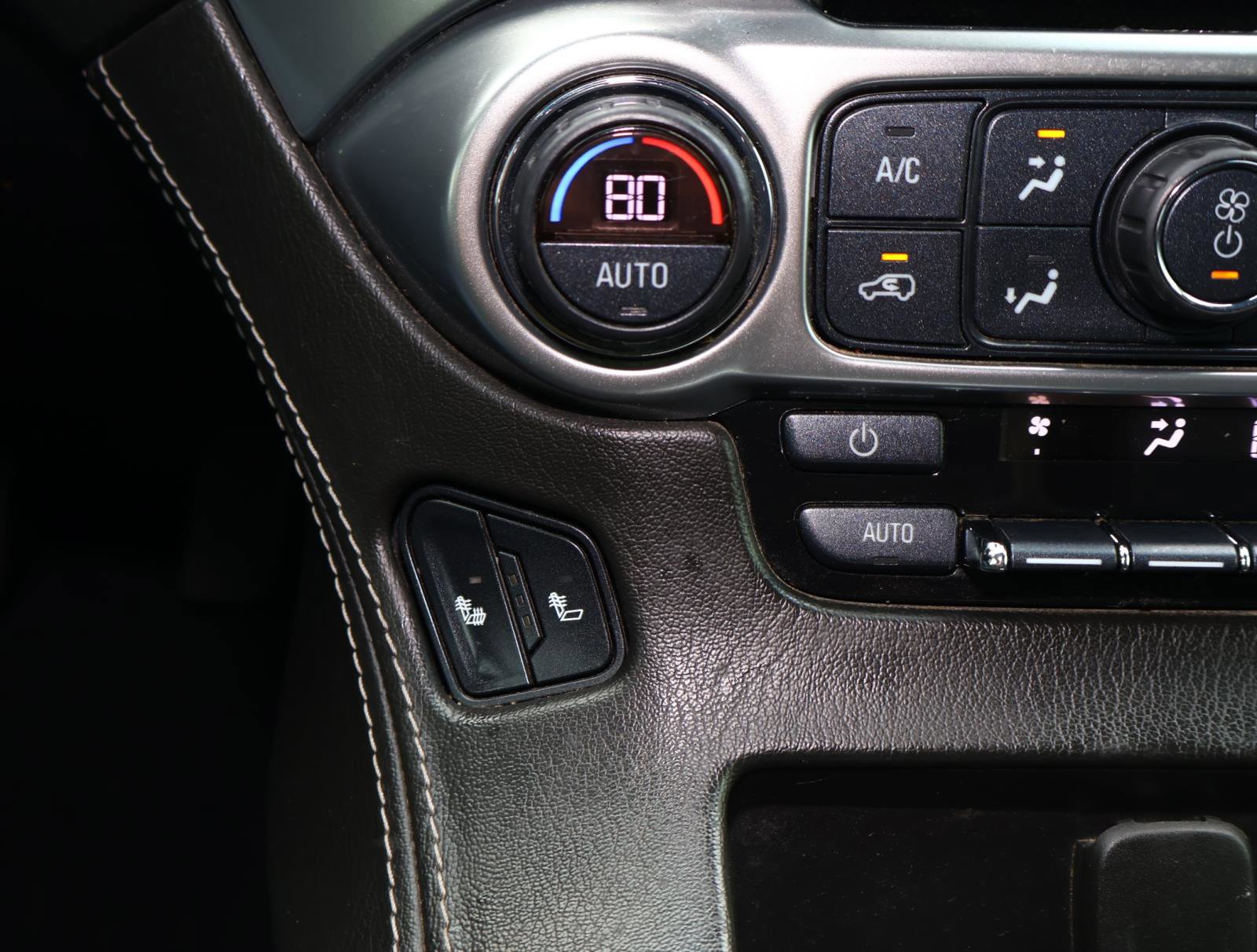 Used 2019 Chevrolet Suburban LT image 30