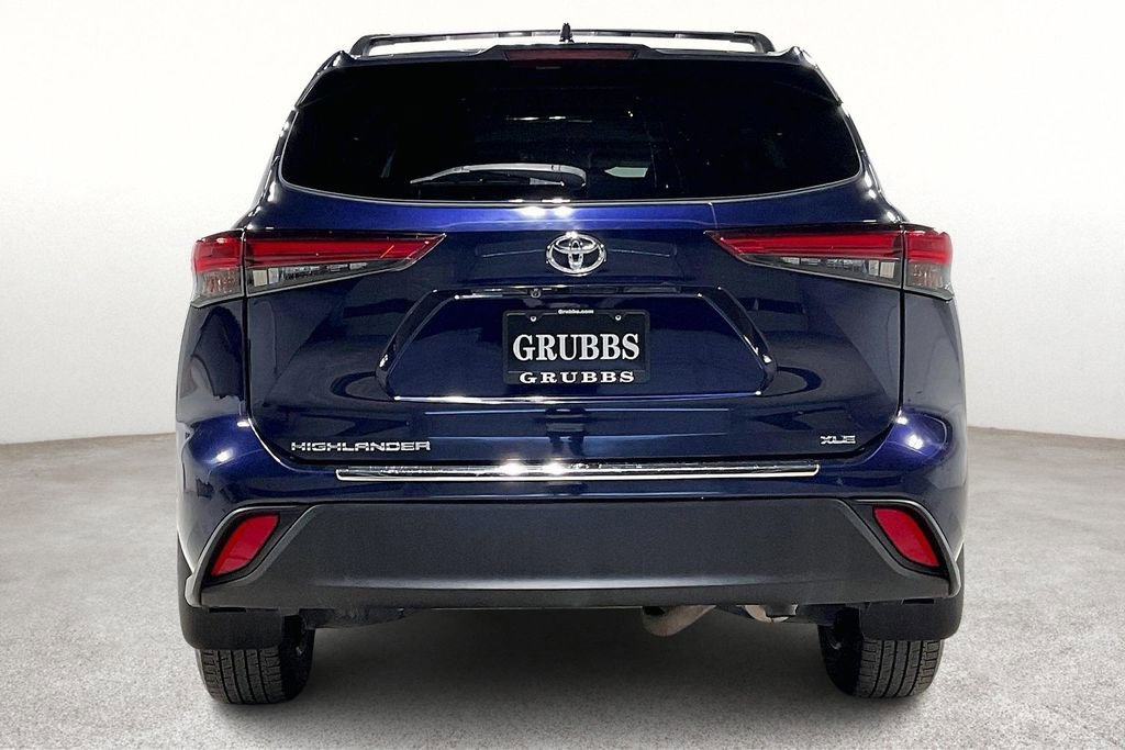 Used 2022 Toyota Highlander XLE image 6