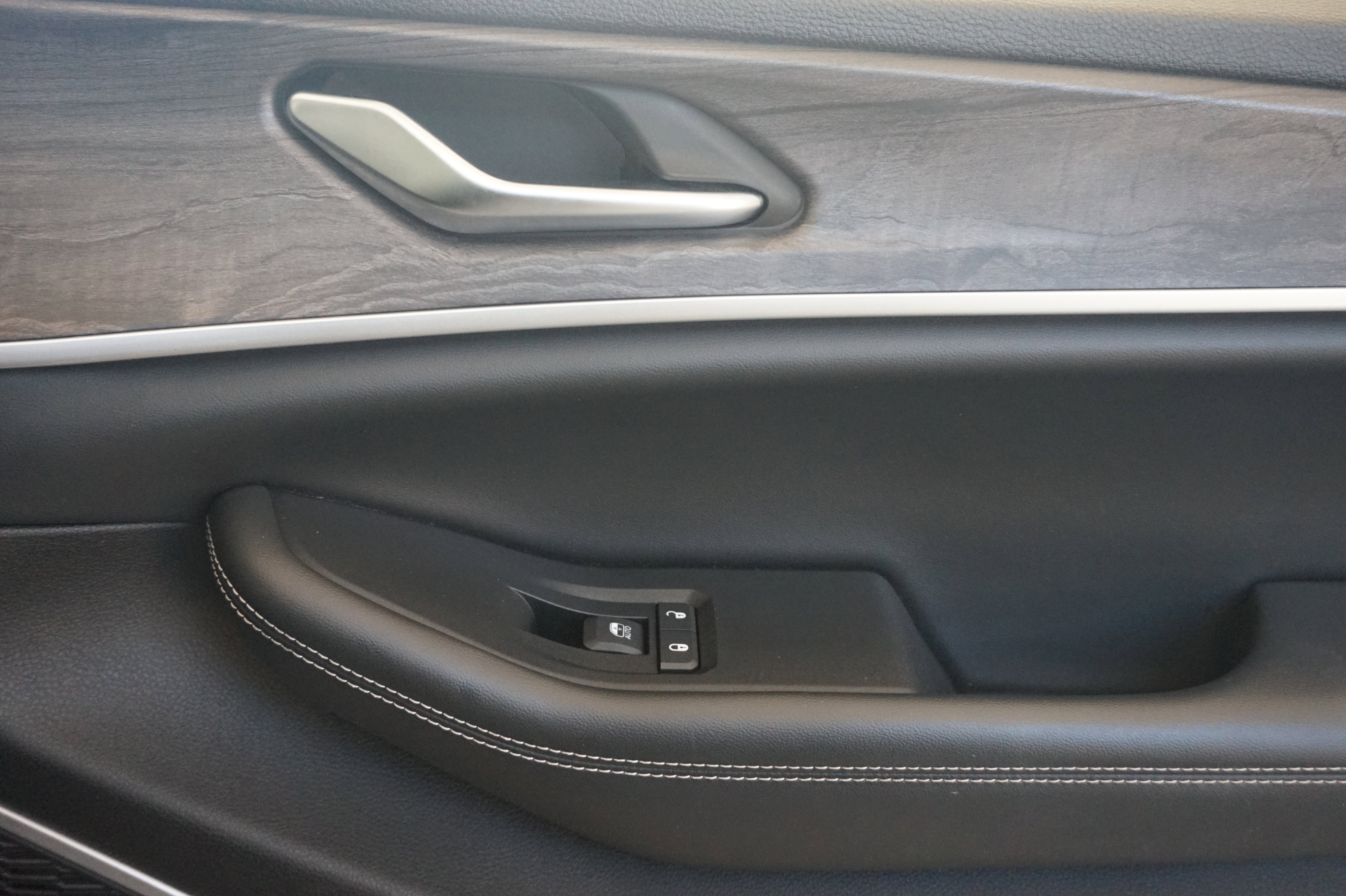 Used 2023 Jeep Grand Cherokee 4WD 4xe w/ Luxury Tech Group II image 24