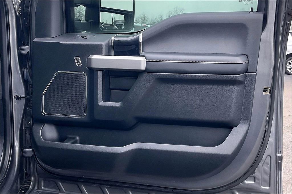 Used 2021 Ford F450 Platinum w/ FX4 Off-Road Package image 31