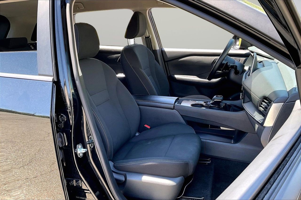 Used 2024 Nissan Rogue S FWD image 23