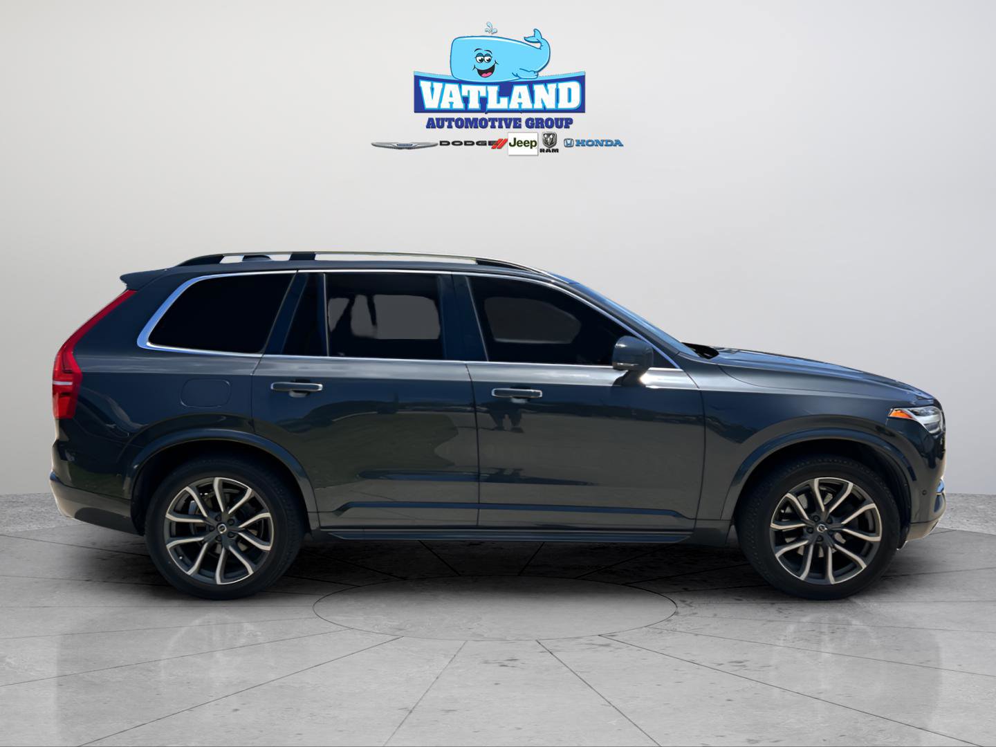Used 2017 Volvo XC90 T6 Momentum w/ Vision Package image 6